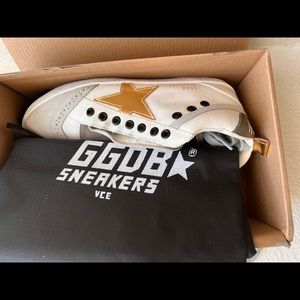 Golden-Goose Mid Star Luxury sneaker